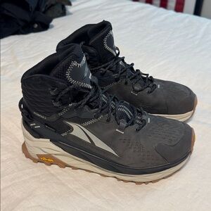 Altra Olympus 5 GTX (waterproof GoreTex) Mid Hiker, Men’s 10